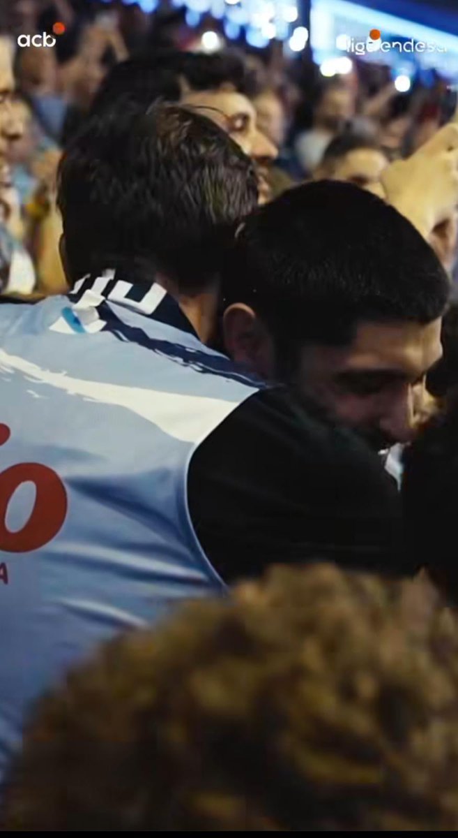 Mi <a href="/19IvanGomez/">Iván Gómez</a> y mi <a href="/QuintelaSergi/">Sergi Quintela</a> y un abrazo que significa tanto… 🩵🩵🥹🥹
No tengo palabras pero sí un fondo de pantalla que me tiene enamorada 😍