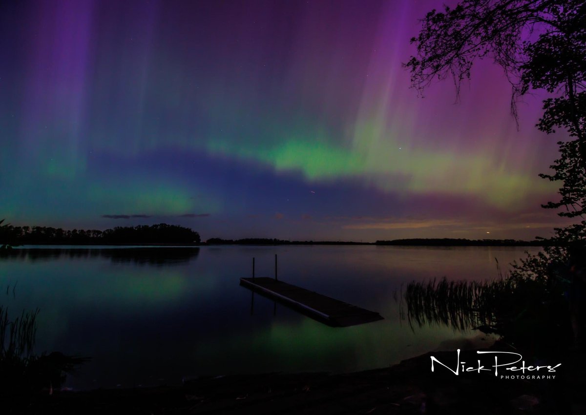 NickPetersPhoto's tweet photo. Just a couple of my faves from last nights #aurora show! Taken just a few miles SW of Belle Plaine, MN! Full album here: https://t.co/mLJ4NEPCjT

@ian_leonard @CodyMatzFox9 @JYuhasKSTP @MikeAugustyniak @StormHour @mikebettes @JimCantore @wunderground @McDermedFox9 @BelindaKARE11 https://t.co/Q8JrSkdVfY