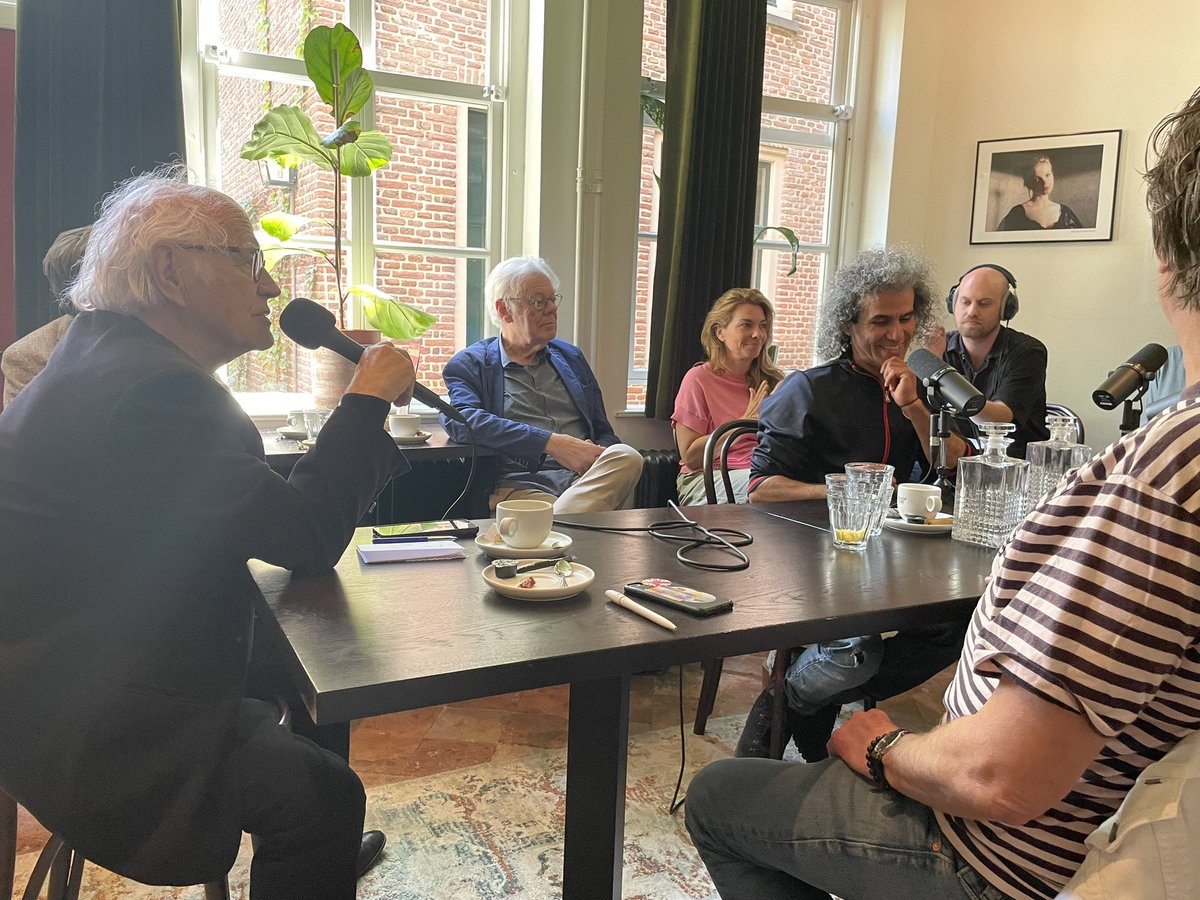 Zojuist een goede, informatieve en gezellige podcast bijgewoond. De podcast vond plaats onderleiding van  <a href="/ceesgrimbergen/">Cees Grimbergen</a> . Het is elke zaterdag in het voormalige pand van t Hoogt. <a href="/deNukUtrecht/">deNuk</a> <a href="/slachtstraat_nl/">Filmtheater Slachtstraat</a>