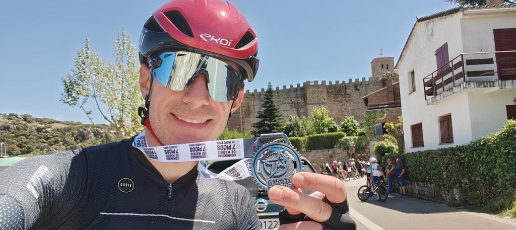 ecano2010's tweet image. Un sábado cualquiera.
🔴Corremos la #7picos
🔴7 puertos de montaña (e infinidad de cotas no) 🚵🚵🚵
🔴3.200m de desnivel acumulado con buenos tiempos 
🔴Preparación para la #Quebrantahuesos, en #Andorra.
Nos lo pasamos como niños. La vida también son estas "pequeñas" gran cosas