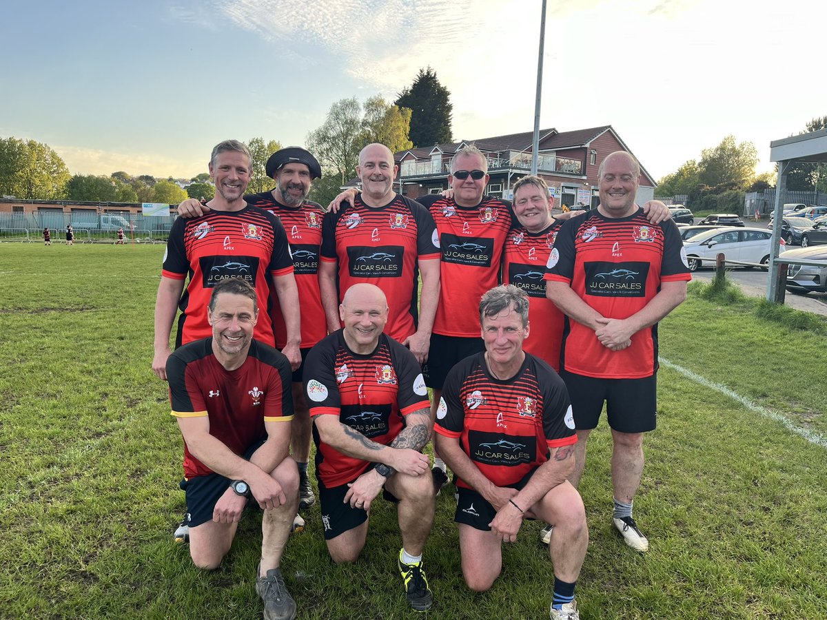 Great welcome and game last night at Morriston RFC when the Llan Globetrotters played Morriston Strollers. See you again no doubt 👍@RFCLlangennech @BigNevo
