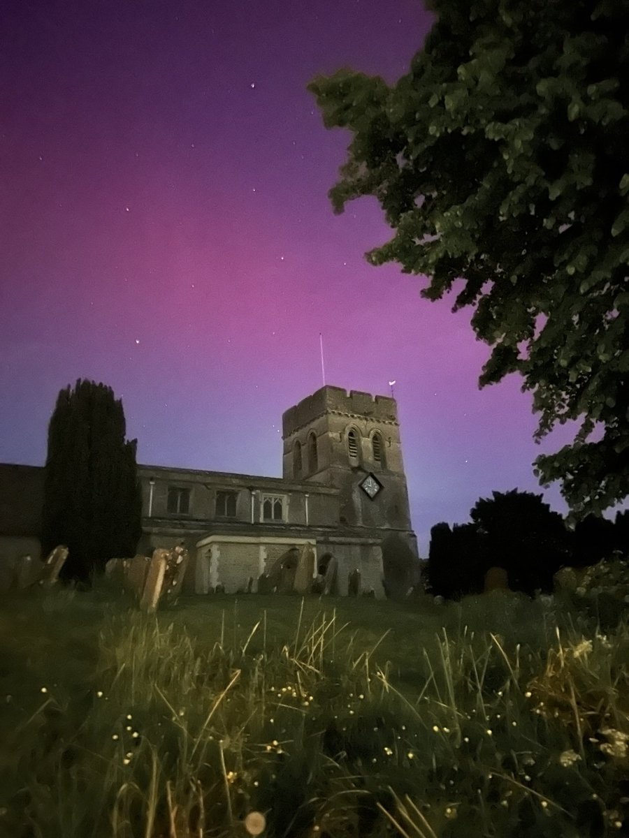 Honour_7's tweet photo. @BBCOxford St Michael’s Church in Cumnor. https://t.co/FfBDH15Z28