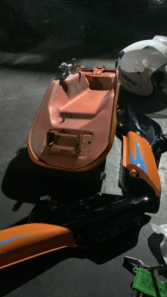 surveyan5's tweet photo. Ruwet 1 hari libur pingin jalan make kamu malah sibuk kok rembes mulu lah sekalinya tangki nya bocrottt kepreet https://t.co/xV8QNuR0rG