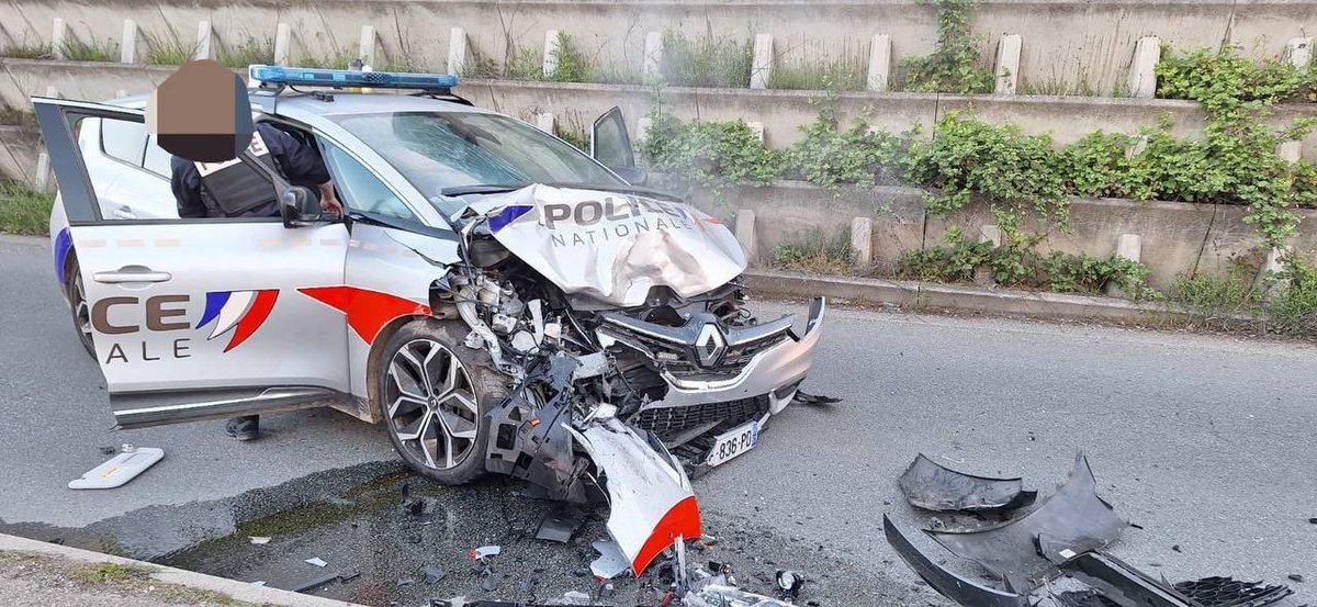 🔴 INFO - #FaitsDivers : Un individu ivre a percuté des agents de police lors d'un contrôle à #Wittenheim, près de #Mulhouse, blessant trois policiers.