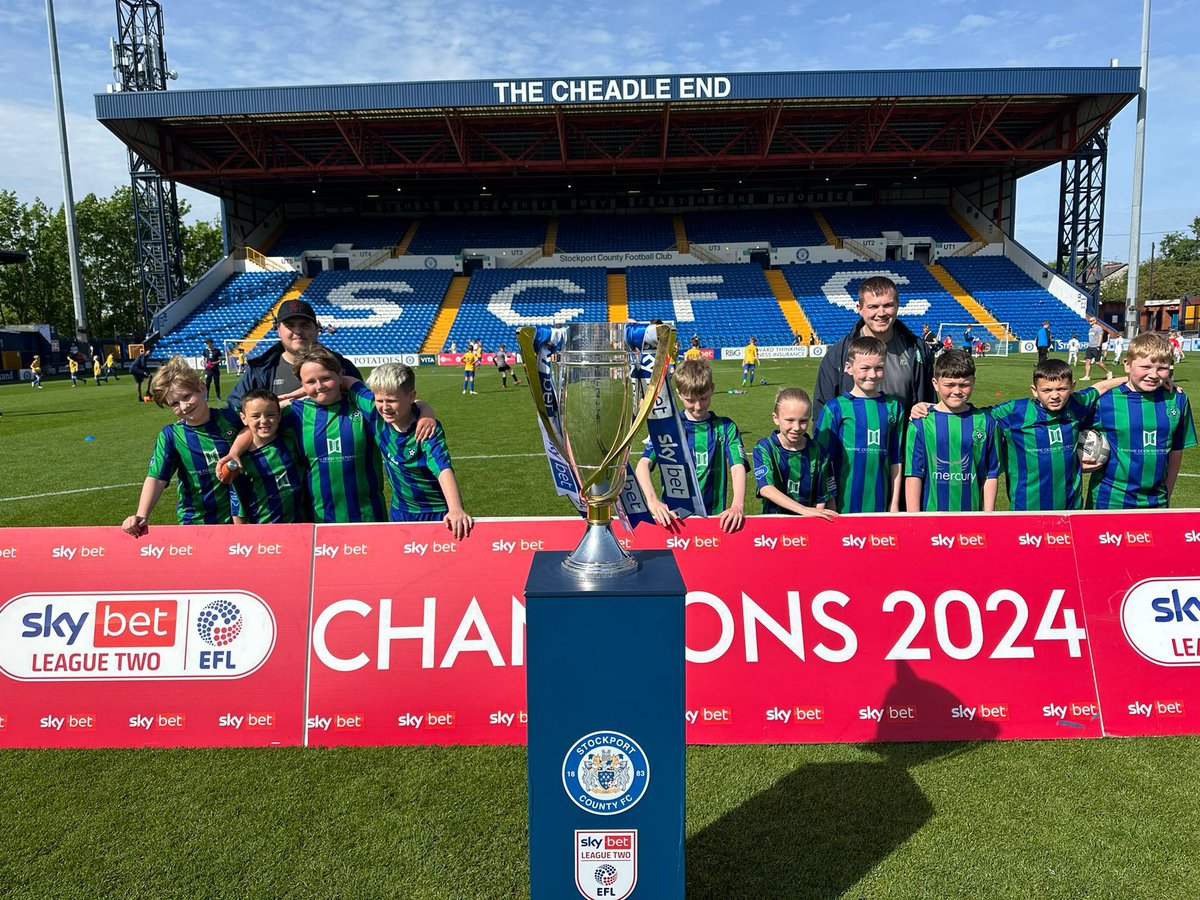 U10s had a great time @StockportCounty tournament this morning, a great experience playing on the pitch at Edgeley Park #U10s #greens #tournament #teamwoodleyalbion⚽️💙💚⚽️
