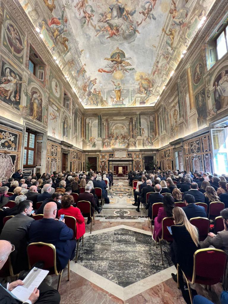 Il segretario generale della Cisl #LuigiSbarra oggi nella Sala Clementina all’Udienza privata di Papa Francesco in occasione del World Meeting on Human Fraternity 2024.