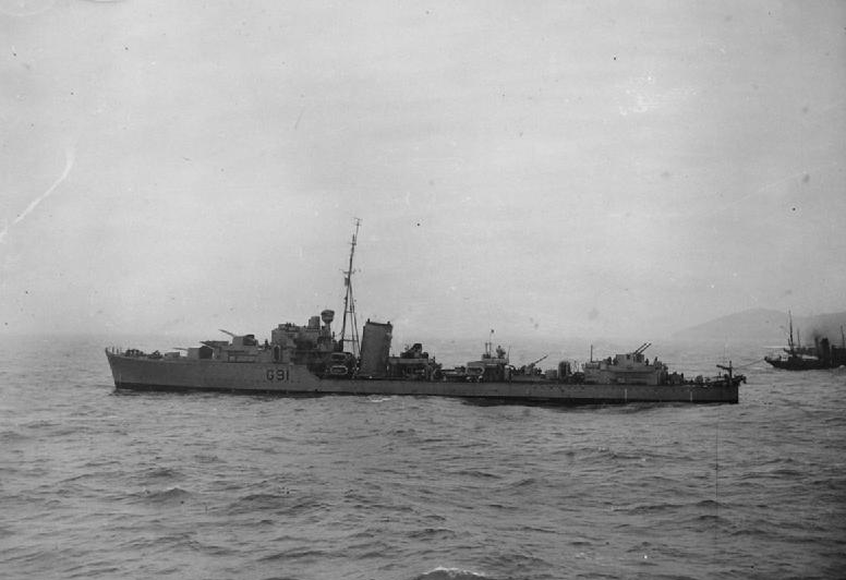#onthisday 11 May 1942 - HMS Kipling (F91) sunk by German bombers north-west of Mersa Matruh in Egypt. 

29 of her crew were killed & 221 men were rescued.

#lestweforget #remembrance #britishhistory #royalnavy #Secondworldwar @NatMuseumRN @RoyalNavy @I_W_M
