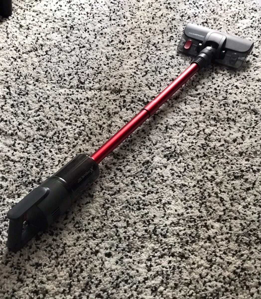 Makin rajin nak bersihkan rumah bila pakai cordless vacuum. Takada terbelit belit mcm pakai vacuum wayar. 

Jenis rumah besar bertingkat satu hal nak kene angkat2. Bunyi pulak kuat. Pakai Perry Smith ni mudah. Nak bawak ringan, bunyi pun tak kuat sngat, sedutan helok. #Thread