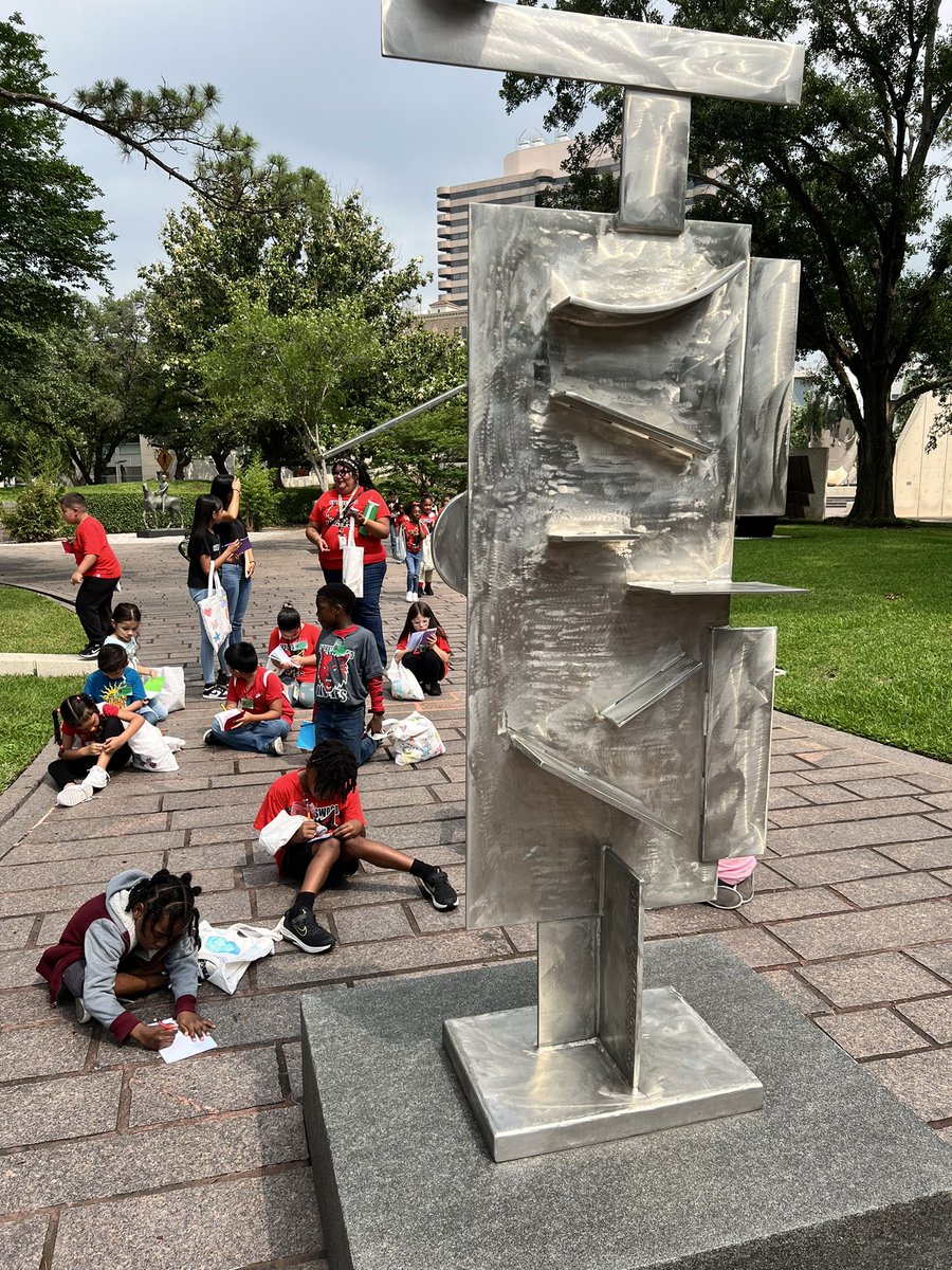 I mean look at this engagement! They had full sketchbooks by the end of the trip! !! 47 @AldineArt #firstgrade #fourthgrade @CypresswoodES @MFAH #cwoodcreates @TrentGJohnson @marlynn_montiel @c10burggy @DrWynneLaToya #mialdine #myaldine