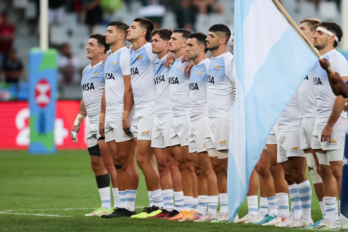 #DíaDelHimnoNacionalArgentino | Ese momento de estar todos abrazados en la cancha entonando las estrofas del Himno Nacional Argentino no tiene comparación. ¡Orgullosos de representar a nuestro país! 🇦🇷 ¡Vamos Argentina! ¡Vamos Los Pumas 7´s! 💪 #SeVenComoNunca