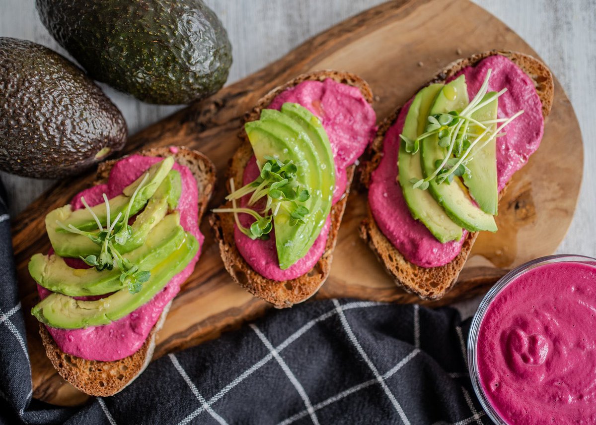 Try our Pink Beet Hummus with Avocado Toast 🥑🍞from the Diabetes Cookbook For Dummies for breakfast, brunch, or a snack this weekend… @tasteofthemed 📸 Wendy Jo Peterson Reminisce amyriolo.com/recipes/breakf…