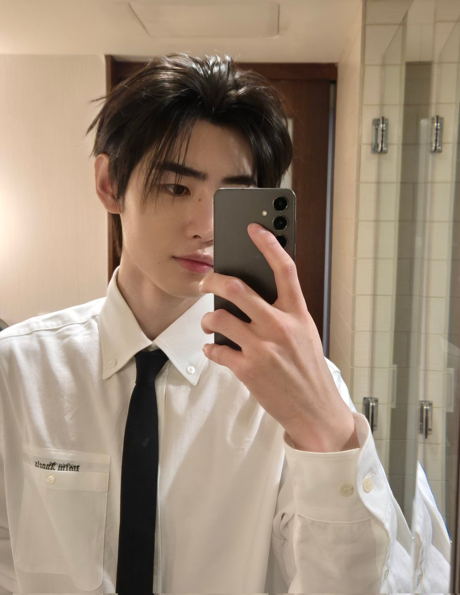 UntoldDaydream's tweet photo. Gak lupa babas mau bilang makasih sama Brian partner ngadmin (bukan pacar sumpah) makasih udah jadi partner yang bisa saling melengkapi! Makasih buat wounded yang udah bikin seru untolddaydream ini. By this, I Bastian ganteng si "kenapa Bandung" is signing out. See you wounded(s) https://t.co/Slr3n5mylR