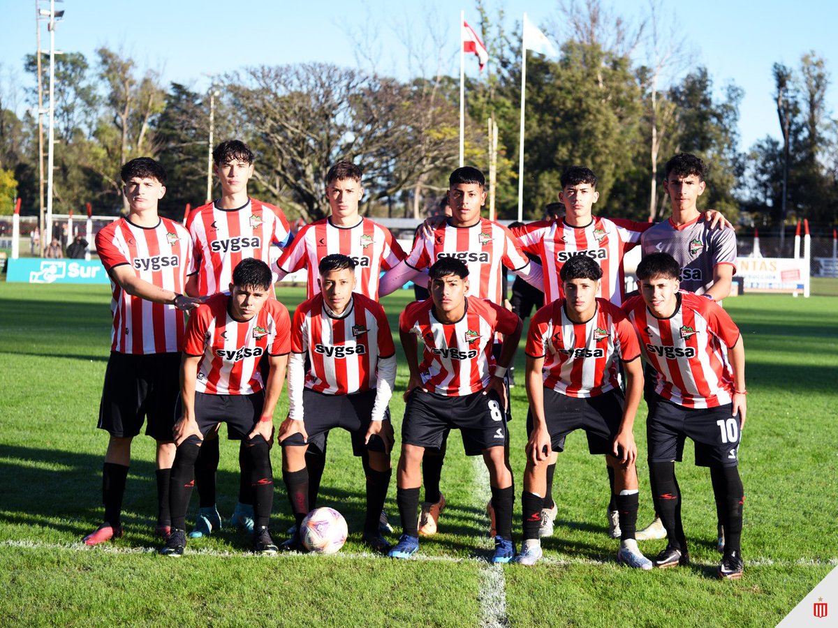 ⏱ ¡Ya juega la Séptima en City Bell! 🔛 📋 Ayala; Acosta, Porcel, Deliberto, Salinas; Morales, Lombardi, Herrera; Greig, Pucheta y Crego. DT: Juan Vinaccia. ▶️ Seguí la jornada a través de @EstudiantesPlay #JuvenilesLPF