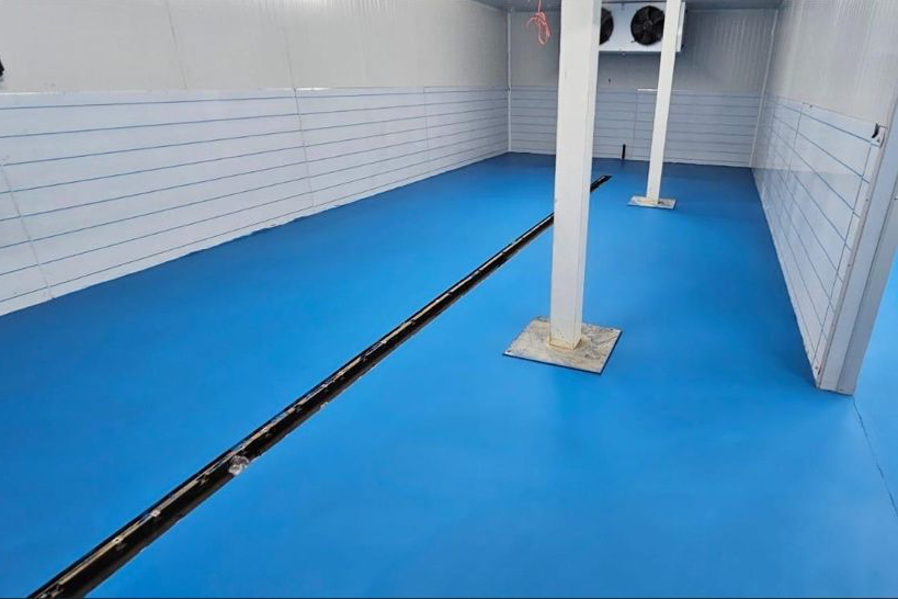 PSC Flooring is thrilled to announce the completion of a specialised flooring project: 160 sq meters of 6mm Resdev Pumadur RT polyurethane screed for a brand-new fish processing facility. bit.ly/3HBfV33 #PSCFlooring #PolyurethaneScreed #FoodSafeFlooring