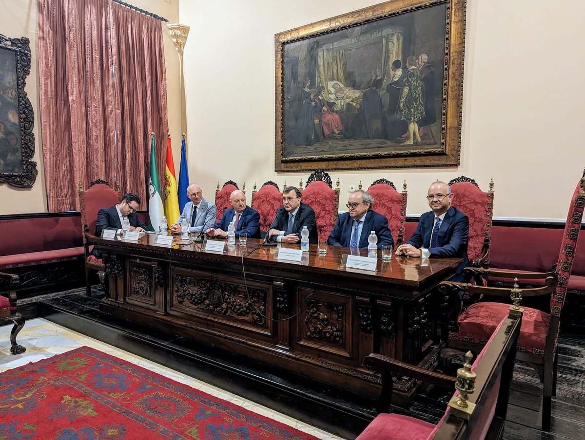 José Angel Martínez Sanchiz, presidente de @Notarios_ES, clausura el Congreso Internacional 'Legítimas, libertad de testar y protección de la familia en el derecho de sucesiones'. Dos días de intenso debate y puesta en común de diferentes sistemas testamentarios.