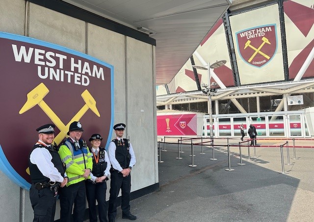 As part of our ongoing commitment to the @metpoliceuk #VAWG action plan 2023, we've created a quick Survey asking for your feedback at Home/away @WestHam games and other @LondonStadium events you may have attended. Click on the link below⬇️ smartsurvey.co.uk/s/FV8M44/