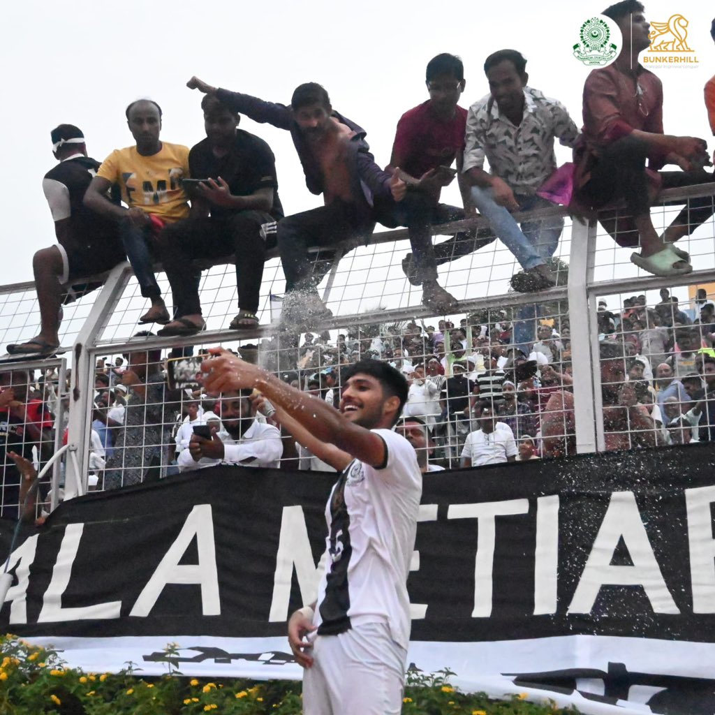 #SelfieSaturday Football fame, camera frame, Saturday selfies never tame! 😍 🤳 #JaanJaanMohammedan 💪🏼#BlackAndWhiteBrigade 🤍🖤 #ILeague 🏆 #IndianFootball ⚽