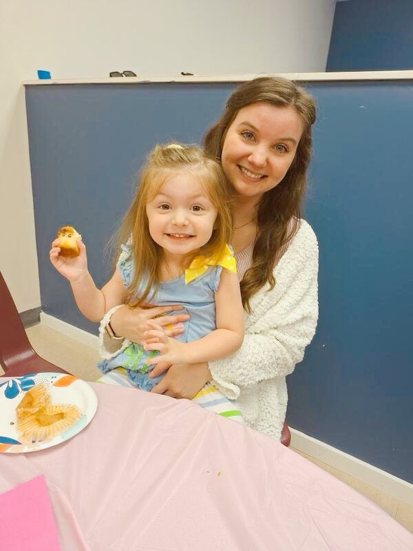 janiceesimone's tweet photo. Muffins with mom with my sweet girl 🩷 https://t.co/FtJ7UygSCD