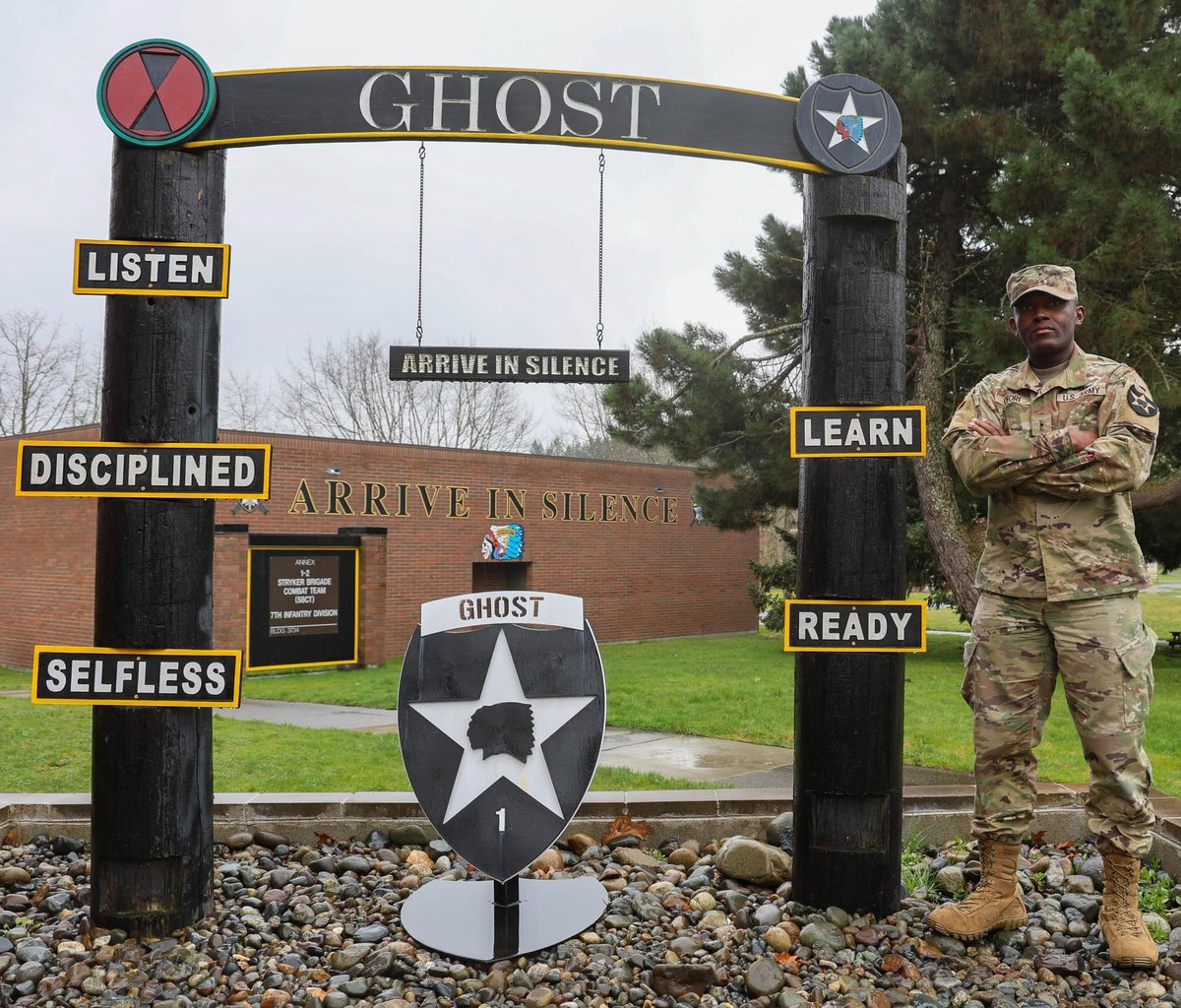 Team, please meet WO1 Ebenezer Oforio, currently serving as a 255A, Data Operations Warrant Officer, with 1-2 SBCT “Ghost”. Originally from Accra, Ghana, Ebenezer moved to the United States in 2013 after registering and being selected through the Diversity Visa Program. #usarmy