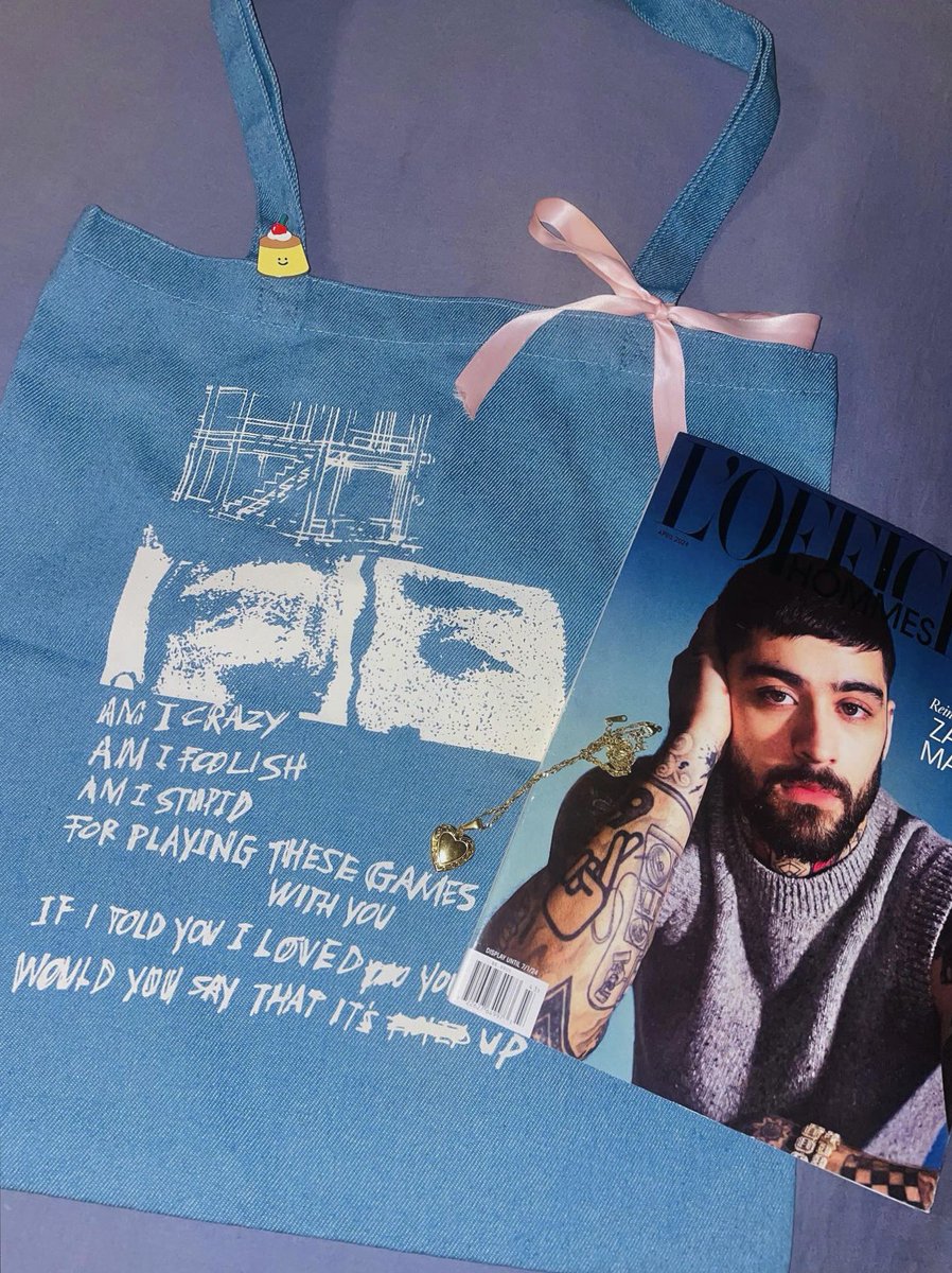 🚨 | First look of Zayn’s ‘What I Am’ tote bag!