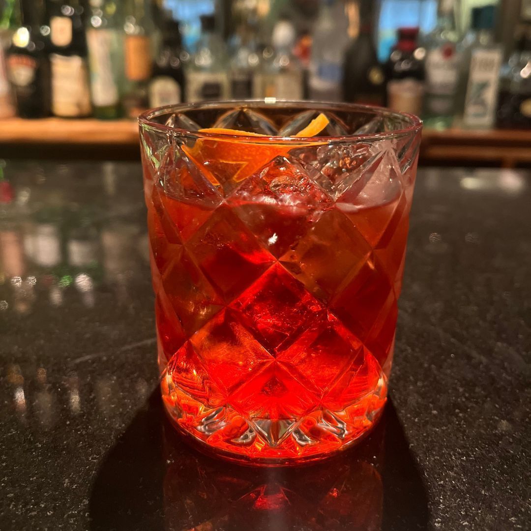 We shake a mean #cocktail. Our Rose #Negroni with gin, Campari, Martini Rosso, & Rose adds a gentle sweeter twist to create the perfect #summercocktail. More in our #blog 👉 buff.ly/4dsX3ls #GambaGlasgow #restaurant #summer 🍹 🍸