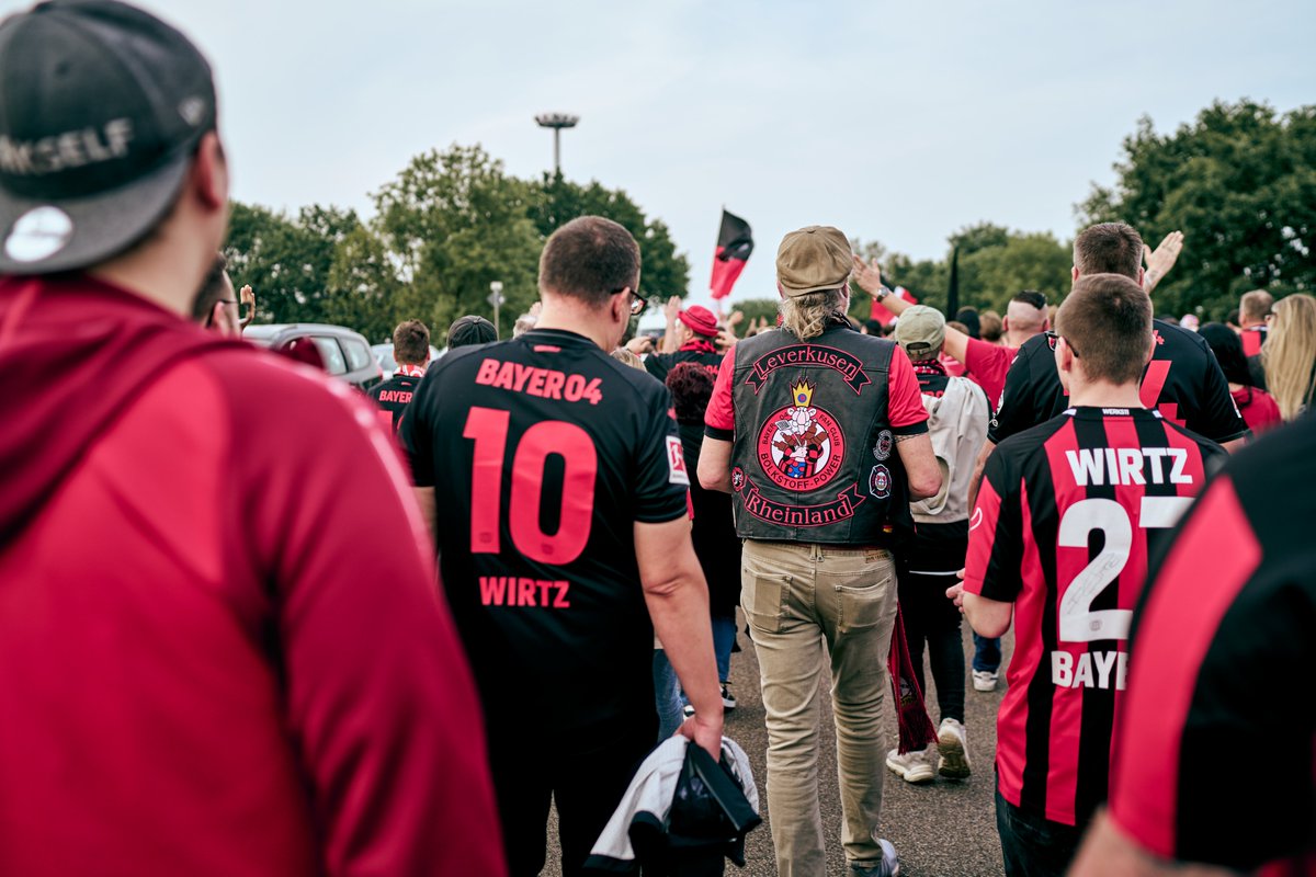 bayer04fussball's tweet photo. #Throwback 🔙 #UEL Halbfinale #B04ASR (1/10)
#FinallyRed | #aCROSSeurope https://t.co/1DMhUr4uLK