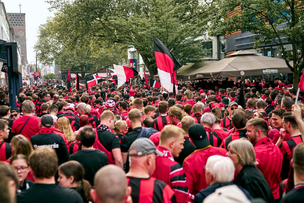 bayer04fussball's tweet photo. #Throwback 🔙 #UEL Halbfinale #B04ASR (5/10)
#FinallyRed | #aCROSSeurope https://t.co/cqhqOK0Rgc