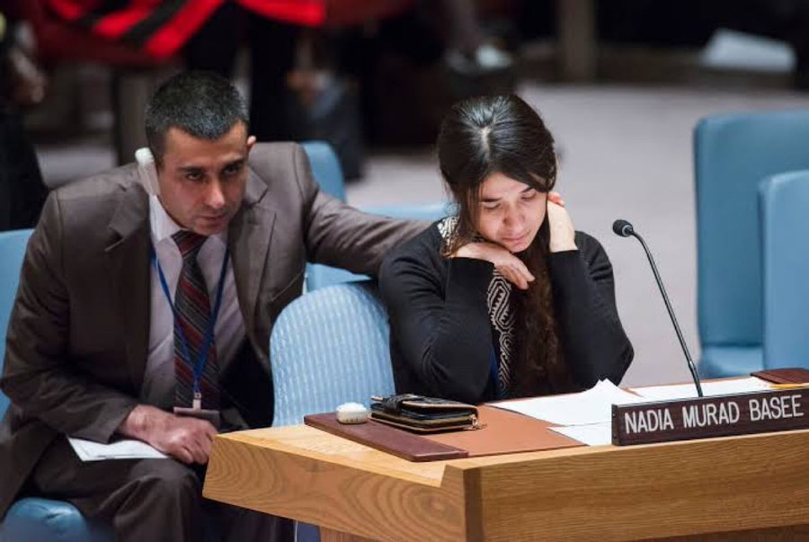 Nadia Murad, una ragazza yazida, aveva 19 anni quando l'ISlS la rapì e la tenne schiava per 3 mesi, dopo aver ucciso sua madre e 6 fratelli. 
La presentazione del suo libro  è stato annullata in Canada perché si riteneva che 'la sua storia potesse promuovere l'islamofobia'.
😳