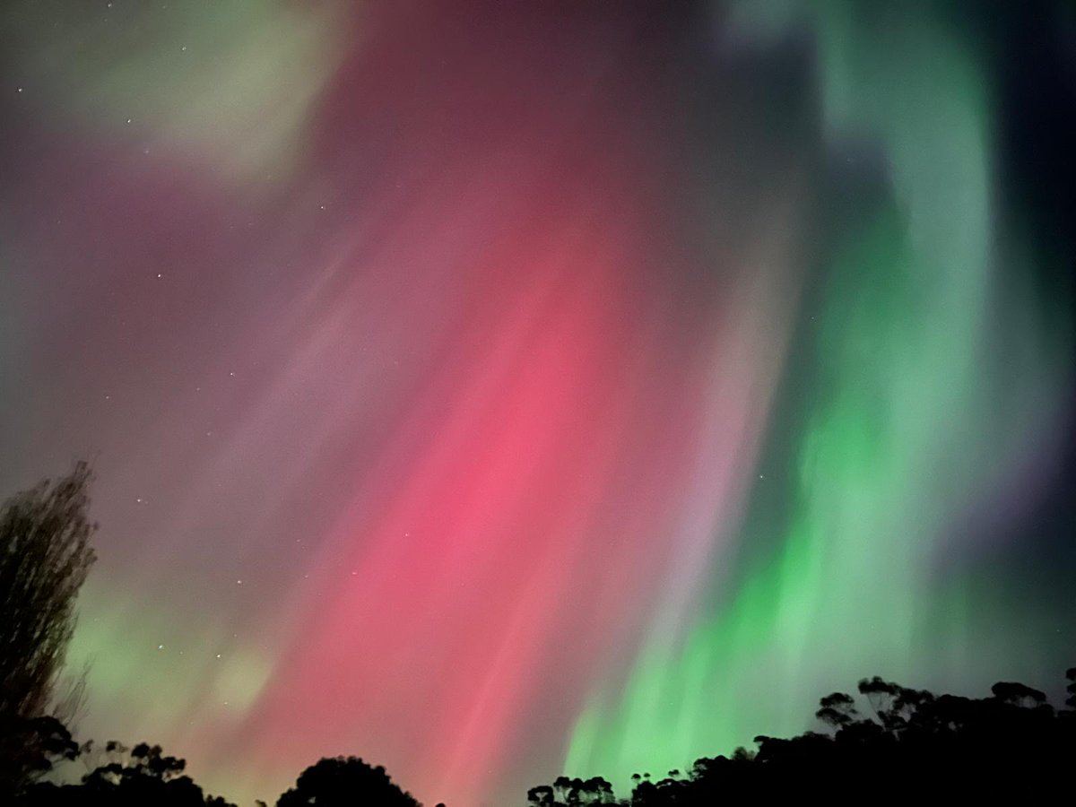 3 days in Tassie &amp; I get to experience the Aurora. Wow simply spectacular #auroraustralias