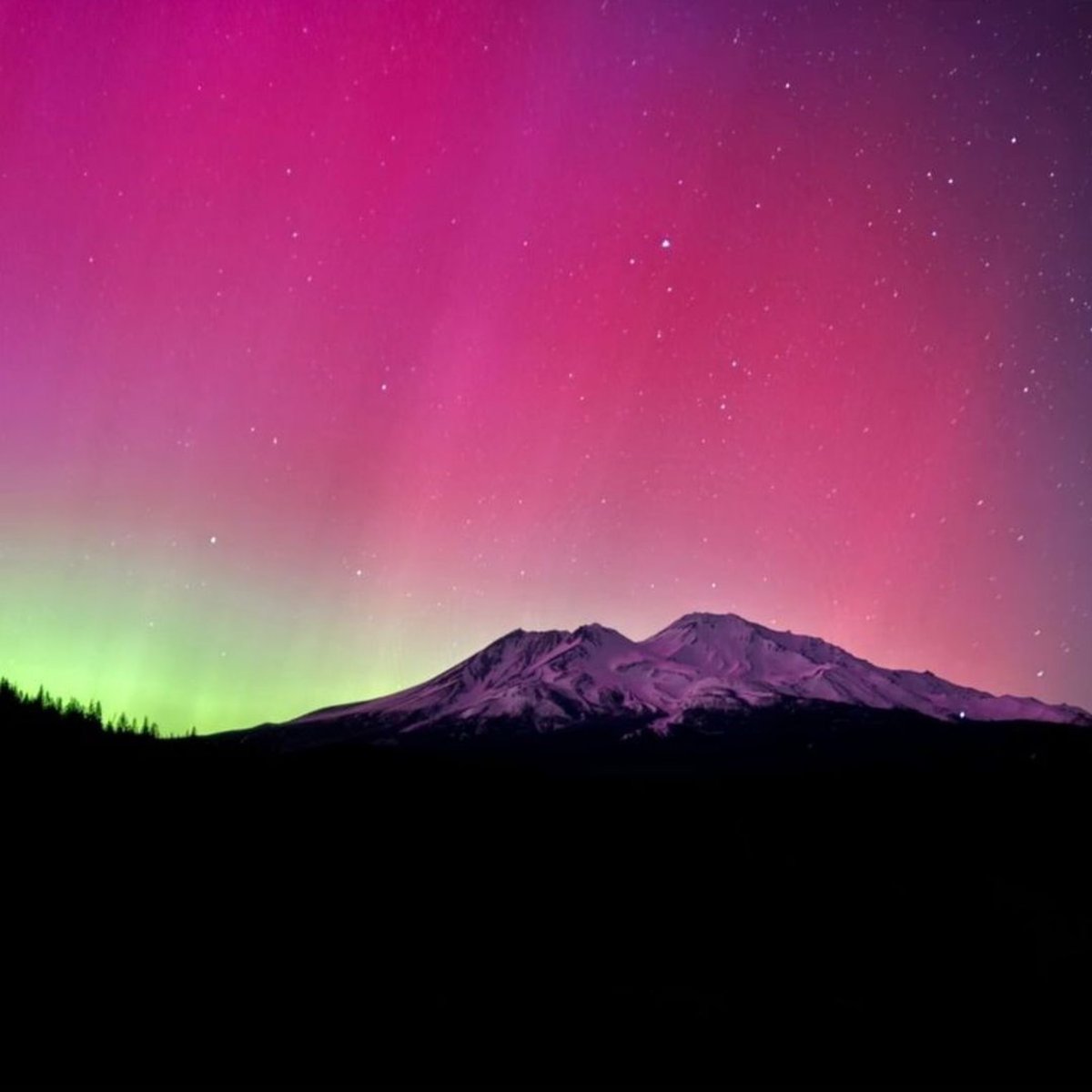 Aurora Borealis over Mount Shasta. (via @adventures_with_hb/IG)