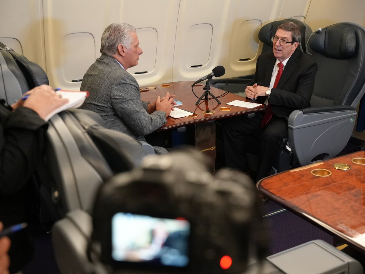 PresidenciaCuba's tweet photo. ✍️| El presidente @DiazCanelB informó #DesdeLaPresidencia sobre los proyectos de cooperación con #Rusia, insertados en las prioridades del país: el sistema energético y los alimentos. 

🔗| https://t.co/lpY2Q2stM9
.
.
.

#Cuba 🇨🇺 https://t.co/qUvELVCT8H