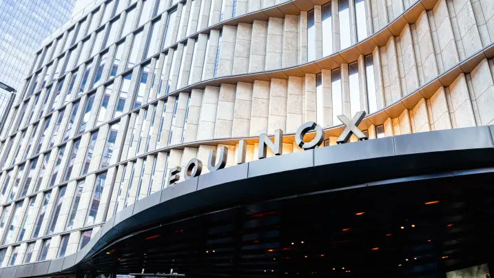 High-end fitness chain Equinox is launching a $40,000-per-year program aimed at improving overall health and longevity. 🔗cnbc.com/2024/05/06/equ…