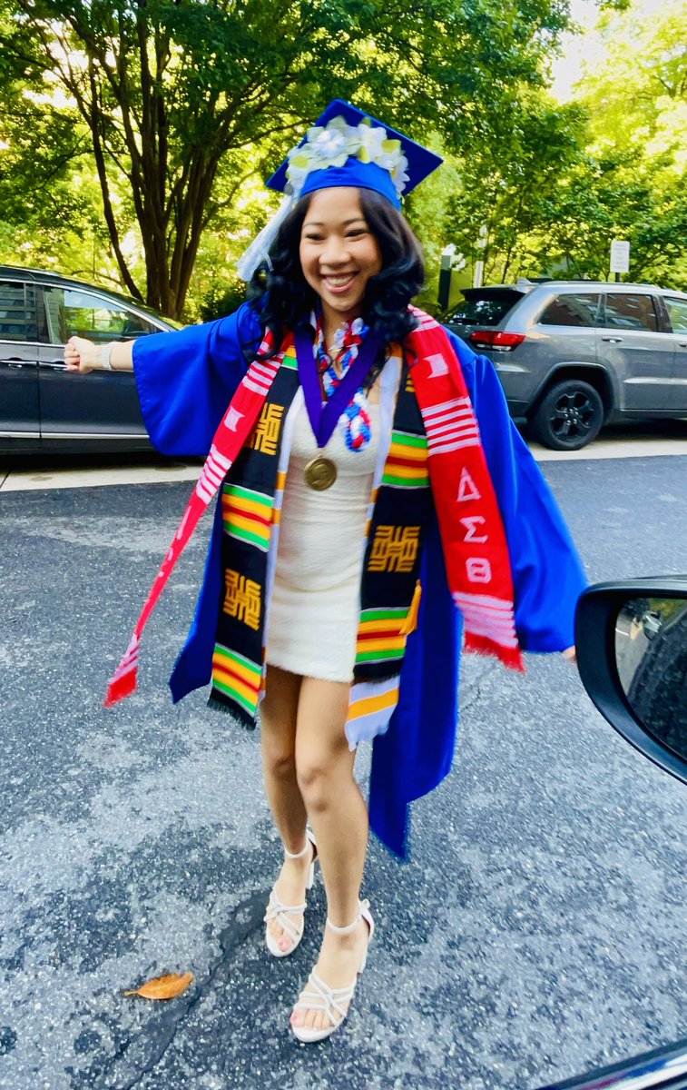 Jamaal_Folsom's tweet photo. Congratulations Amira! Mom and Dad are sooo incredibly proud of you!!! #2024AUgrad https://t.co/ryp569QuAq