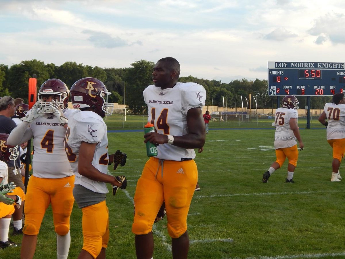 After taking a year break from football to focus on myself; I’m ready to return! 
4 years of eligibility left 
- former D2 commit 
- Ranked top 50 in the 2023 class (MI) 
Looking for a home 🦋