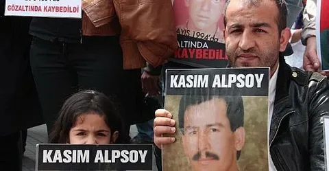 Dedesi Kasım Alpsoy kaybedildikten 12 yıl sonra doğan Beritan Alpsoy, 4. kuşağı temsilen bu hafta Galatasaray Meydanı'ndaydı. #CumartesiAnneleri998Hafta