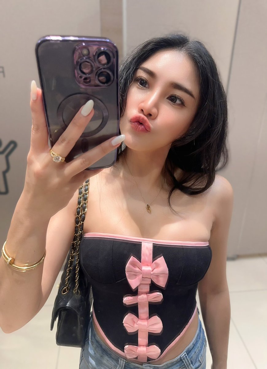 Dearclassygirl's tweet photo. เจอกันทักทายกันได้นะฮะ แต่อย่าทักแรง เดียวเดียร์ตกใจ 😁 https://t.co/VfFdqHyxK6