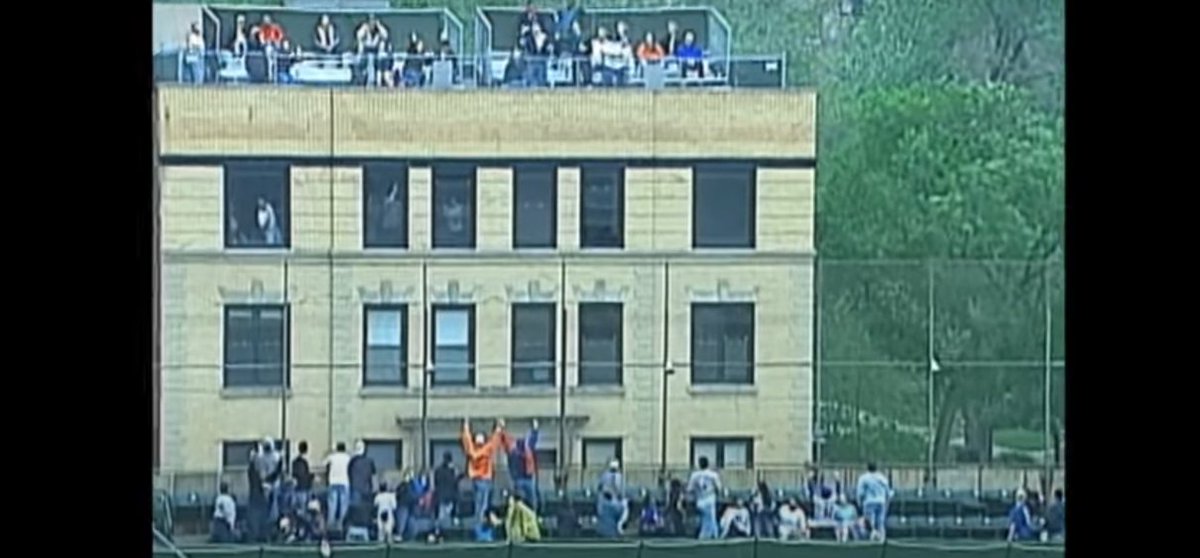 24 Years Ago Today, Glenallen Hill Hit a Home Run ONTO a Wrigley Field Rooftop bleachernation.com/cubs/2024/05/1…