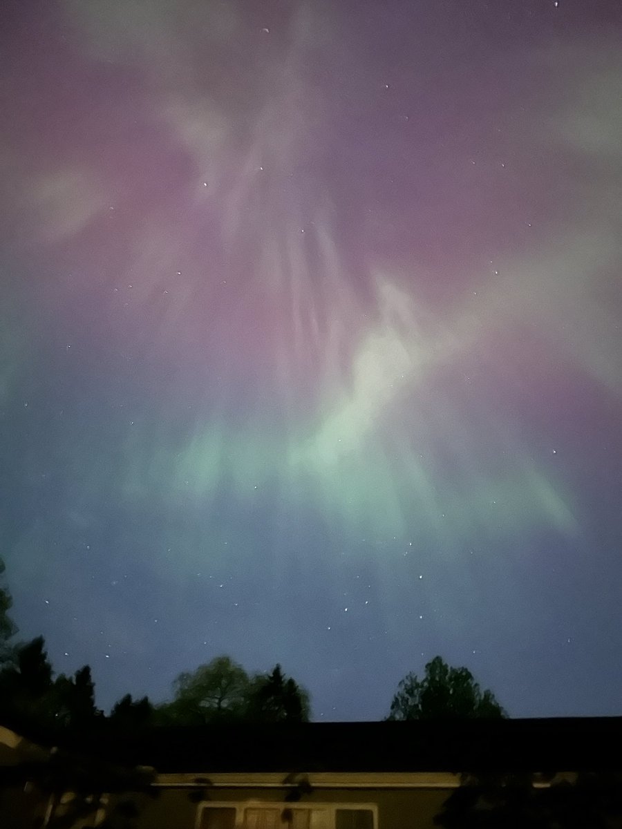 Northern Lights Orchard Park NY. #Auroraborealis #aurora #NorthernLights #Buffalo #BuffNation #AuroraBoreal