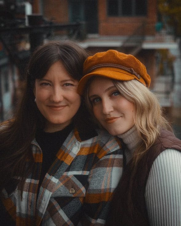 🎶 Canadian duo @TheGoddamsels are back with their latest single, "Same Damn Thing," offering a blend of pop flair and their signature country/folk sound. Don't miss out on their captivating musical journey! #NewMusic canadianbeats.ca/2024/05/11/the… <a href="/JSchneiderTO/">Jason Schneider Media</a>