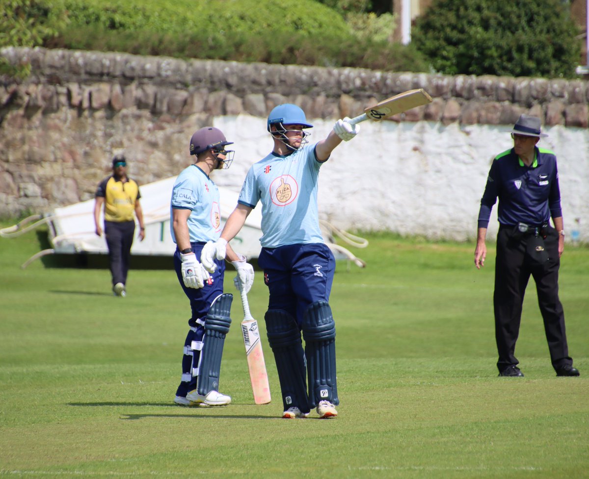 Dan 61* (76) and Chris 58* (42) going well at Grange Loan vs @Meigle_Cricket.

The Arrows are 165 for 2 after 26 overs.

🏹#Arrows | #ArrowsArmy