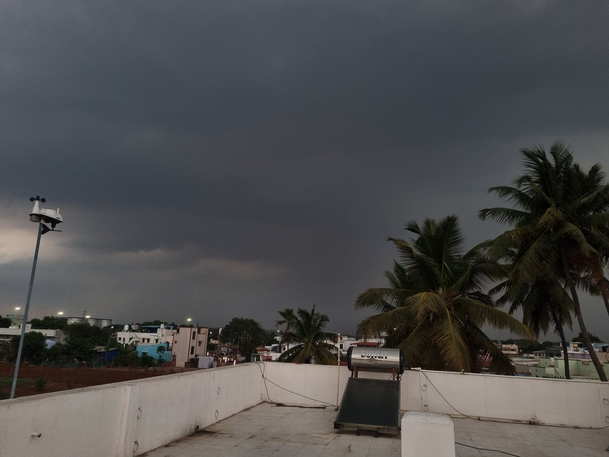 Pallakad pass and parts of south coimbatore getting heavy rains. Hope coimbatore city turns lucky today.