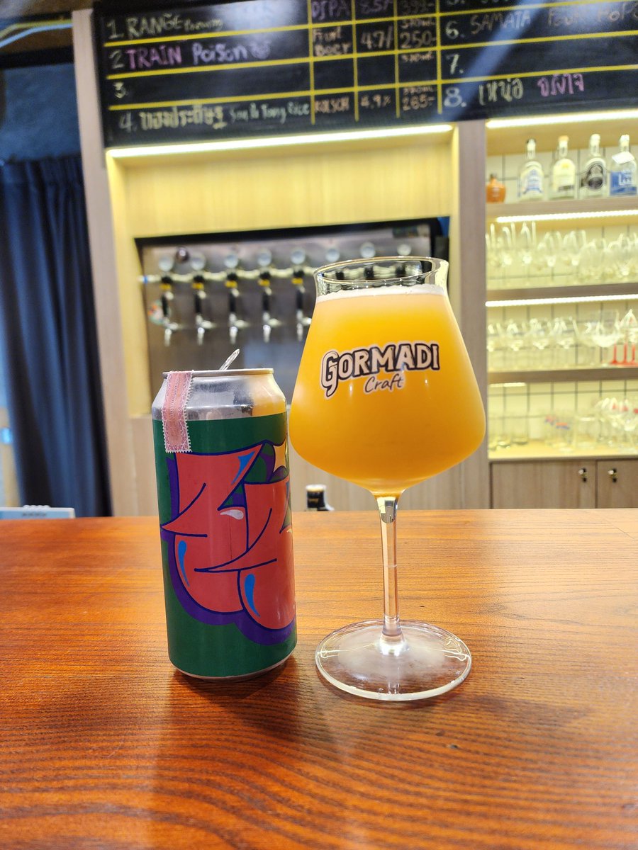 Nottie35048951's tweet photo. Three Times Three จาก Omnipollo Micro Brewery จากสวีเดน น้องเป็น TIPA แอล 10.1 ℅ 

คะแนน Untappd 4.23 จากเกือบหมื่นคนทั่วโลก ถือว่าสูงมาก เราว่าน้องหวานอ่ะ แต่ก็ปกติสำหรับ TIPA ที่ต้องหวานหน่อยจะได้กลบกลิ่นแอล บอดี้ค่อนข้างหนา มีความโอ๊ต ความครีมมี ส่วนตัวไม่ค่อยถูกจริตง่ะ https://t.co/SDAxBrHyKG