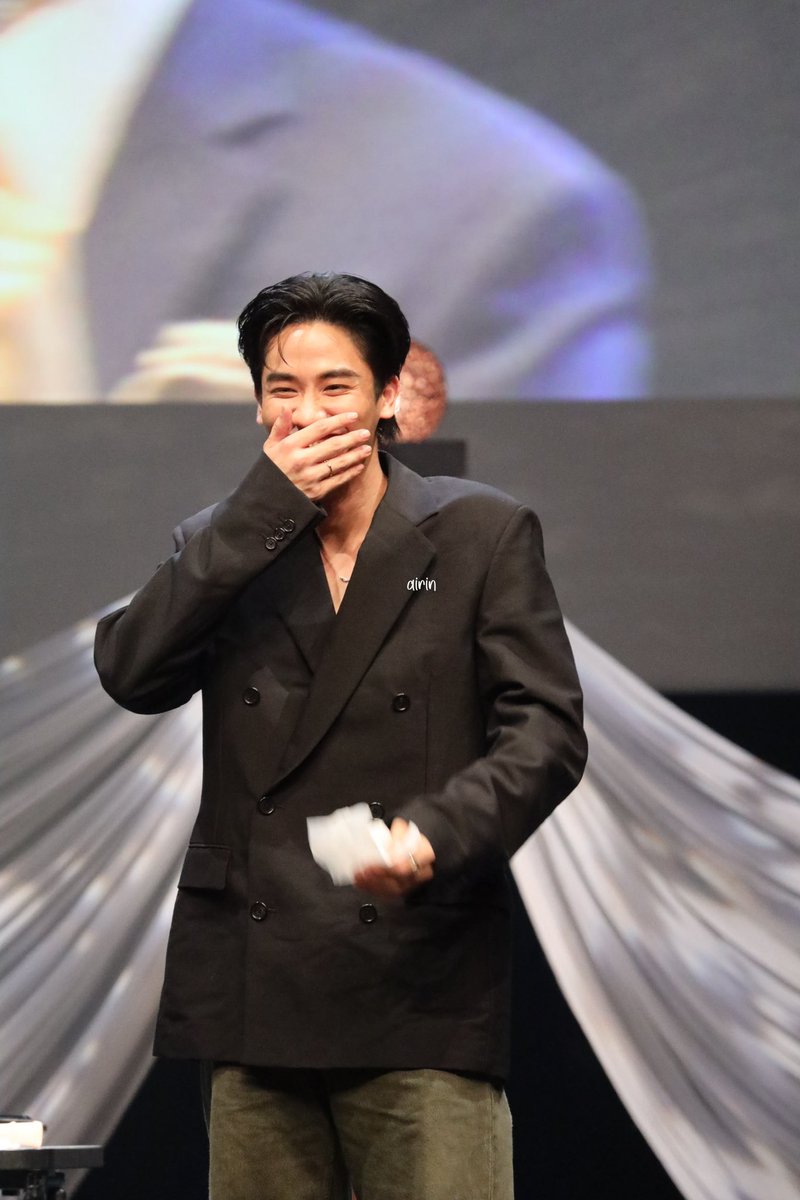 anglemoon_'s tweet image. ティッシュをフーフーして浮かせるゲームで何故か息を吸い食べちゃうTaytawan🌞
 #タイフェス東京2024 #TayNew