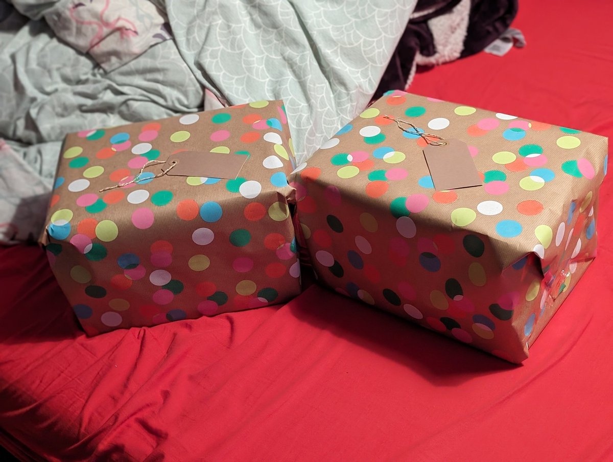 ByYourBedside's tweet image. It's my Godparents' 70th birthdays this year, so I've bought them each 8 books, starting the year they were born, and then one published every subsequent decade. 🎁🎁

It's been great fun sourcing these books, and I'm tempted to read them myself.