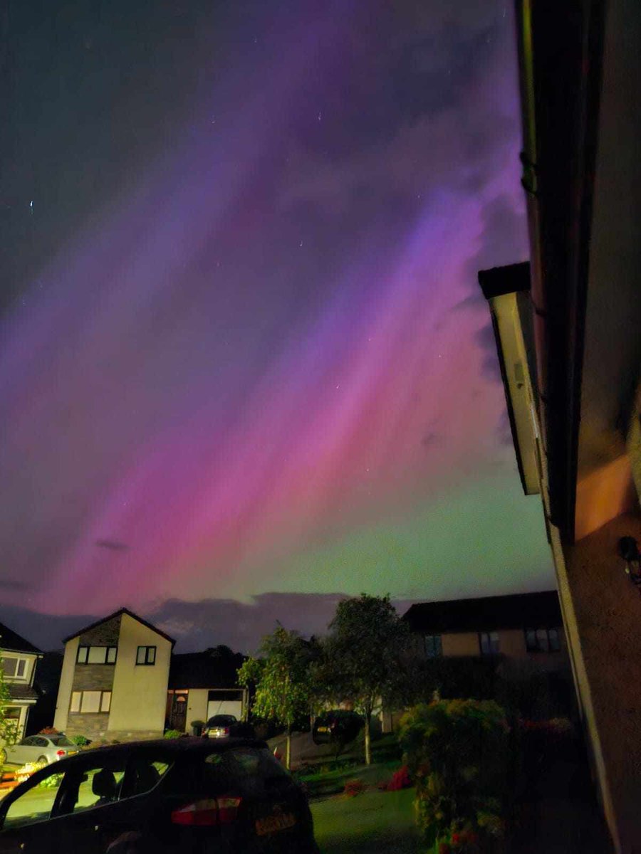 #NorthernLights in our street. Dumfries, Scotland 😌