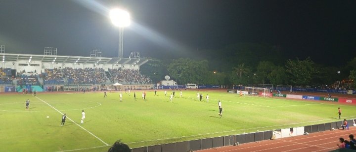 Congratulations to Nakhon Si, they brought a decent wee crowd. Only one team came to win. That was Nakhon Si. Chiang Mai tactics were bizarre, 4-2-4 at times. Players strolling around the midfield at times. Pathetic. #thailand #thaitwitter