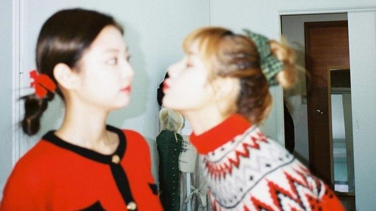 BLINK_Lalisa_27's tweet photo. キスしようとして嫌な顔されるアヒョン×チキタとジェニ×リサ似すぎてるwwwwww https://t.co/17A21dRJaY