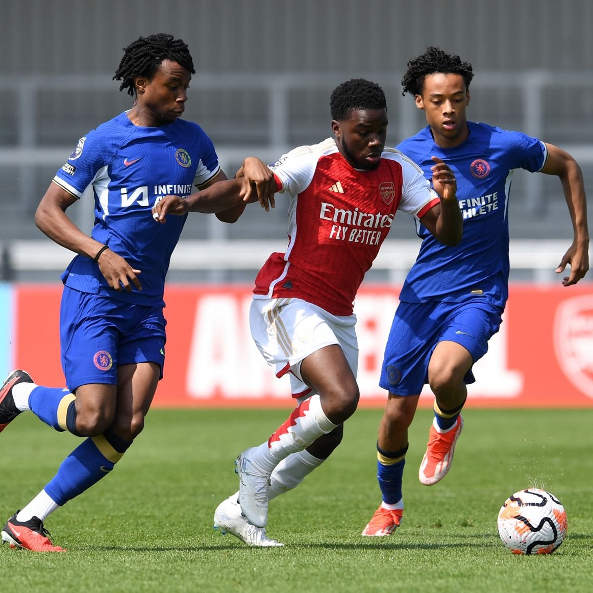 ⏰ We're back underway for the second half... 💪 Let's keep pushing, Gunners 🔴 1-1 🔵 (46) #AFCU21 | #PL2