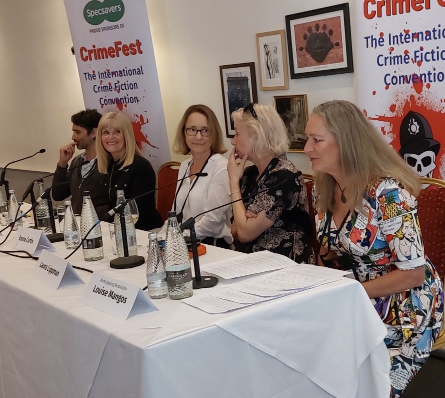 Back from a fun time at @CrimeFest. Our #DomesticNoir panel had great energy thanks to @DanMalakin (I was bursting to ask a tech security Q for my WIP but refrained😇) @CazEngland #LauraLippman. Brilliantly moderated by the impressively prepared @LouiseMangos in a banging frock🥰