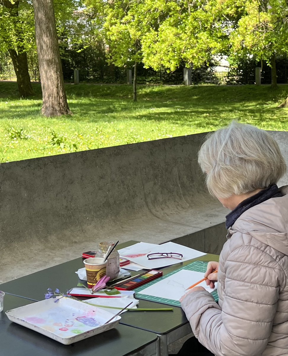 Join us for Back to the Drawing Board on Wednesdays this May - Introductory drawing classes for older people ✏️ There are still spaces left to join us for next weeks class so book now! Booking and info via our website: glucksman.org/events/back-to…